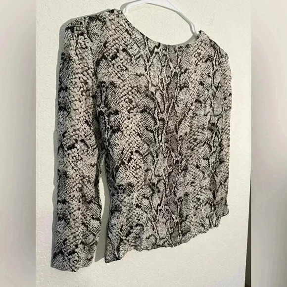 Reformation Jemma Snake Print Viscose Button Front Blouse Shirt Top Size 2 - Picture 9 of 10